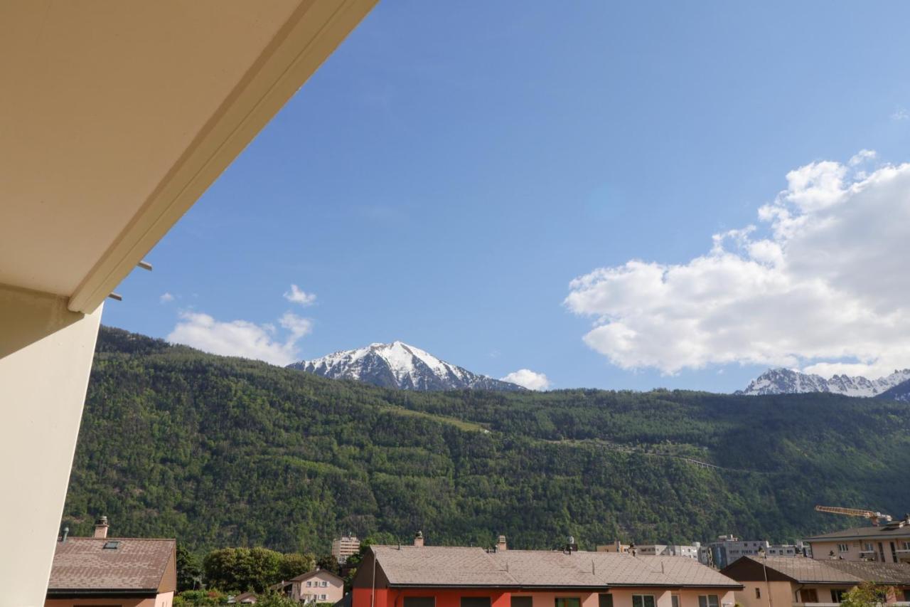Modern Apartment Close To Martigny Train Station Exterior photo